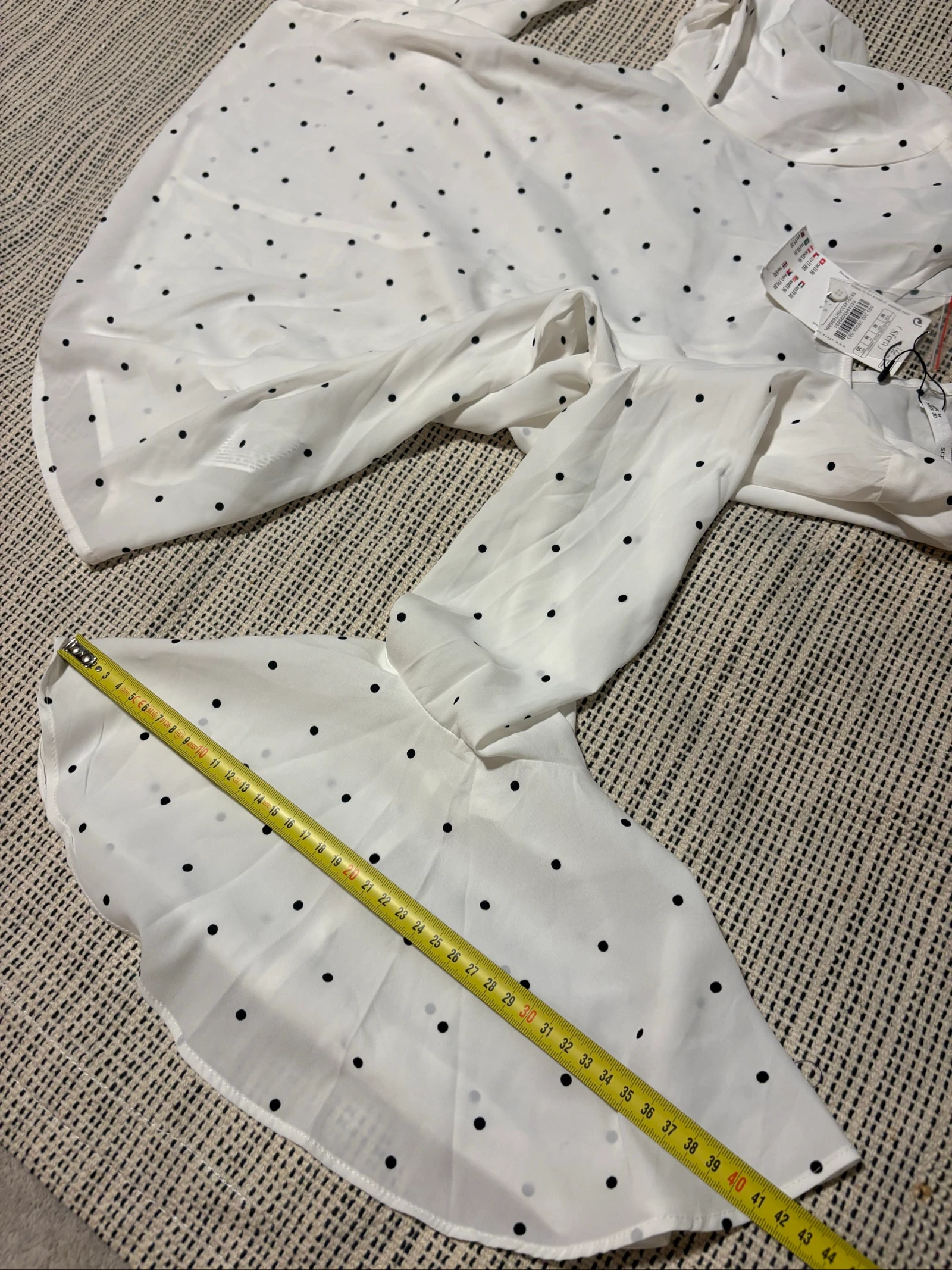 blusa sfera lunares branca preta nova com etiqueta m m2m blusa de bolinhas neufs avec etiqueta – photo 9